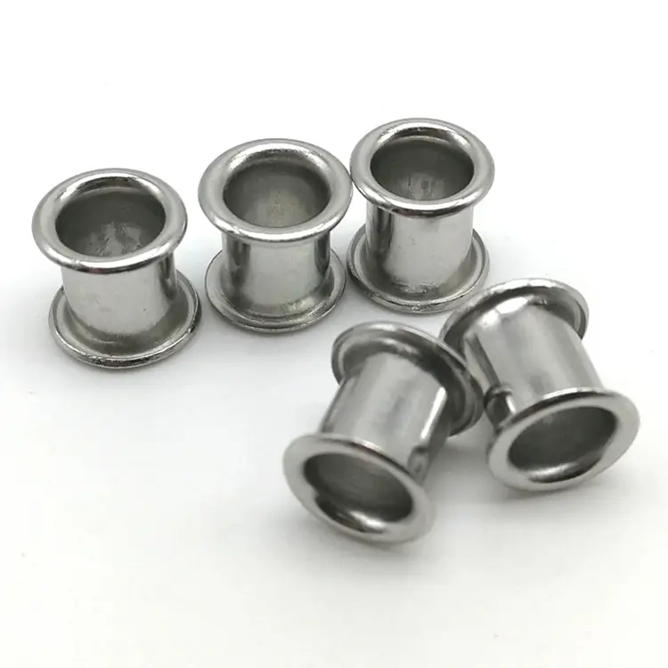 La differenza tra rivetti e chiodi per occhielli