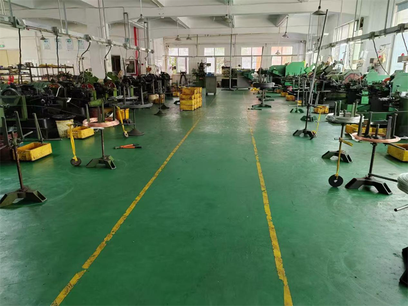 Linea di produzione di rivetti in metalli nute