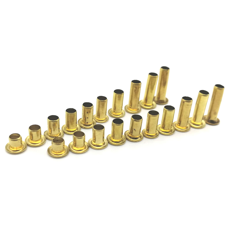 Piccoli occhielli in ottone